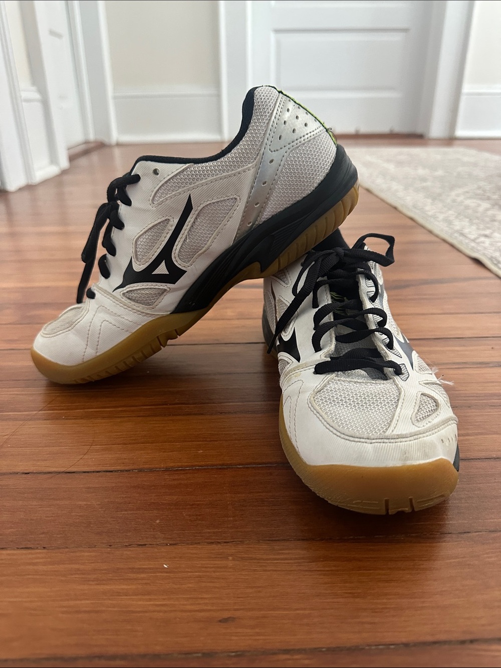 Mizuno Men’s White and Black Indoor Volleyball Shoes with Gum Sole